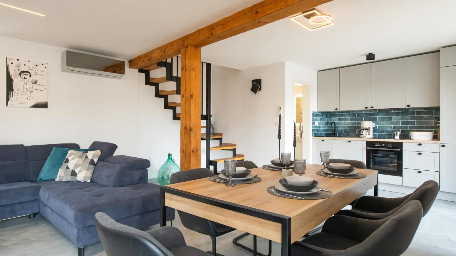 Home Story Vidulini